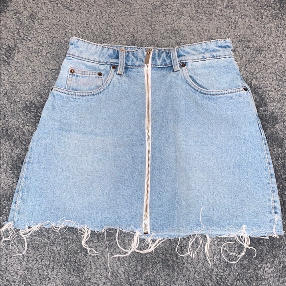 Front zip denim skirt (Zara)
